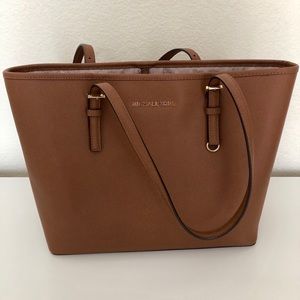 Brown tote